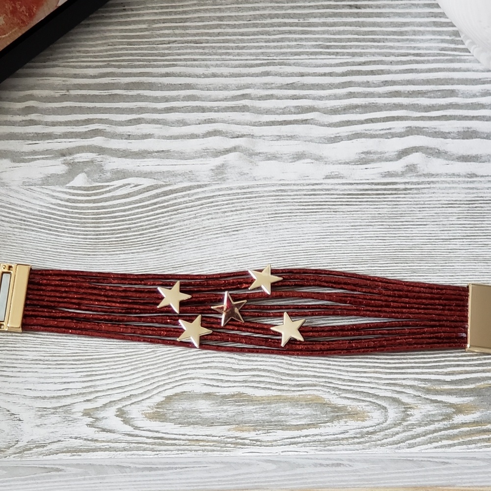 NWOT Beautiful Bohemian Red Wine Star Bracelet - Picture 2 of 2